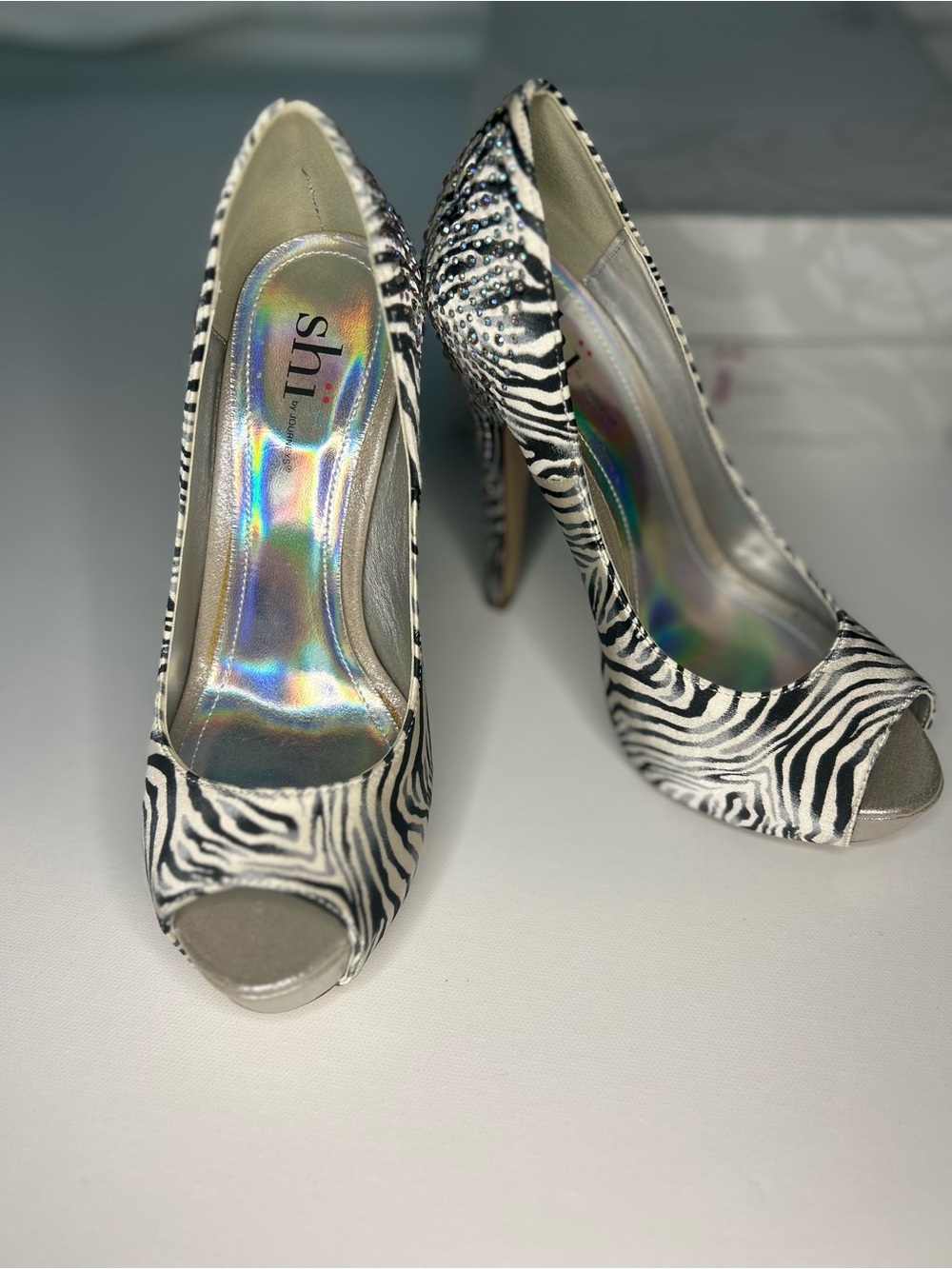 Shi by Journeys Zebra Print Peep Toe Platform Pumps Heels New In Box Size 6 Glam